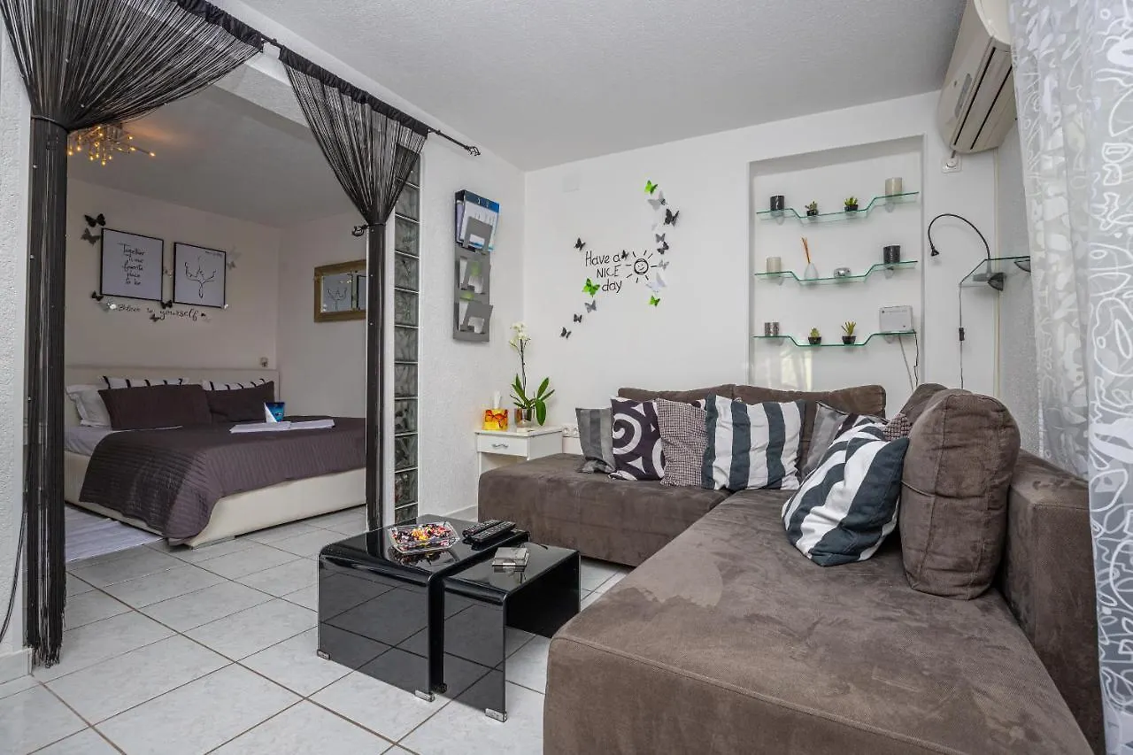 Apartment Rippl Crikvenica 0*,